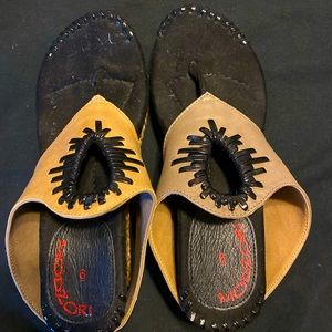 Reversible wedge flip flops